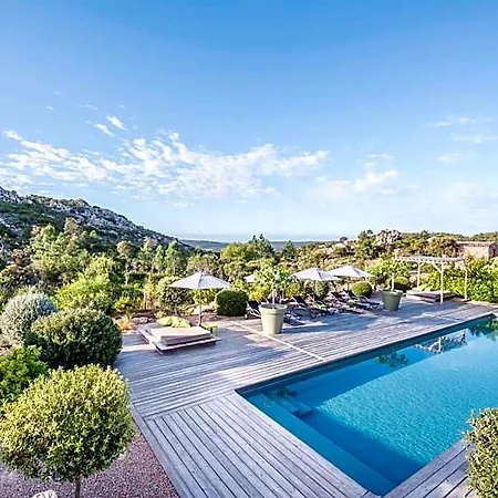 Les De Mila Hotel 4*