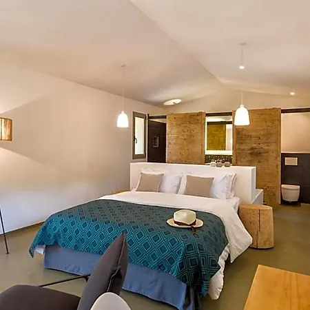 Hotel Les De Mila 4*