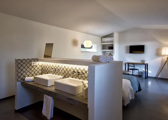 Hotel Les De Mila 4*