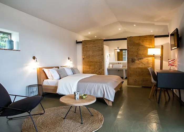 Les De Mila Hotel 4*